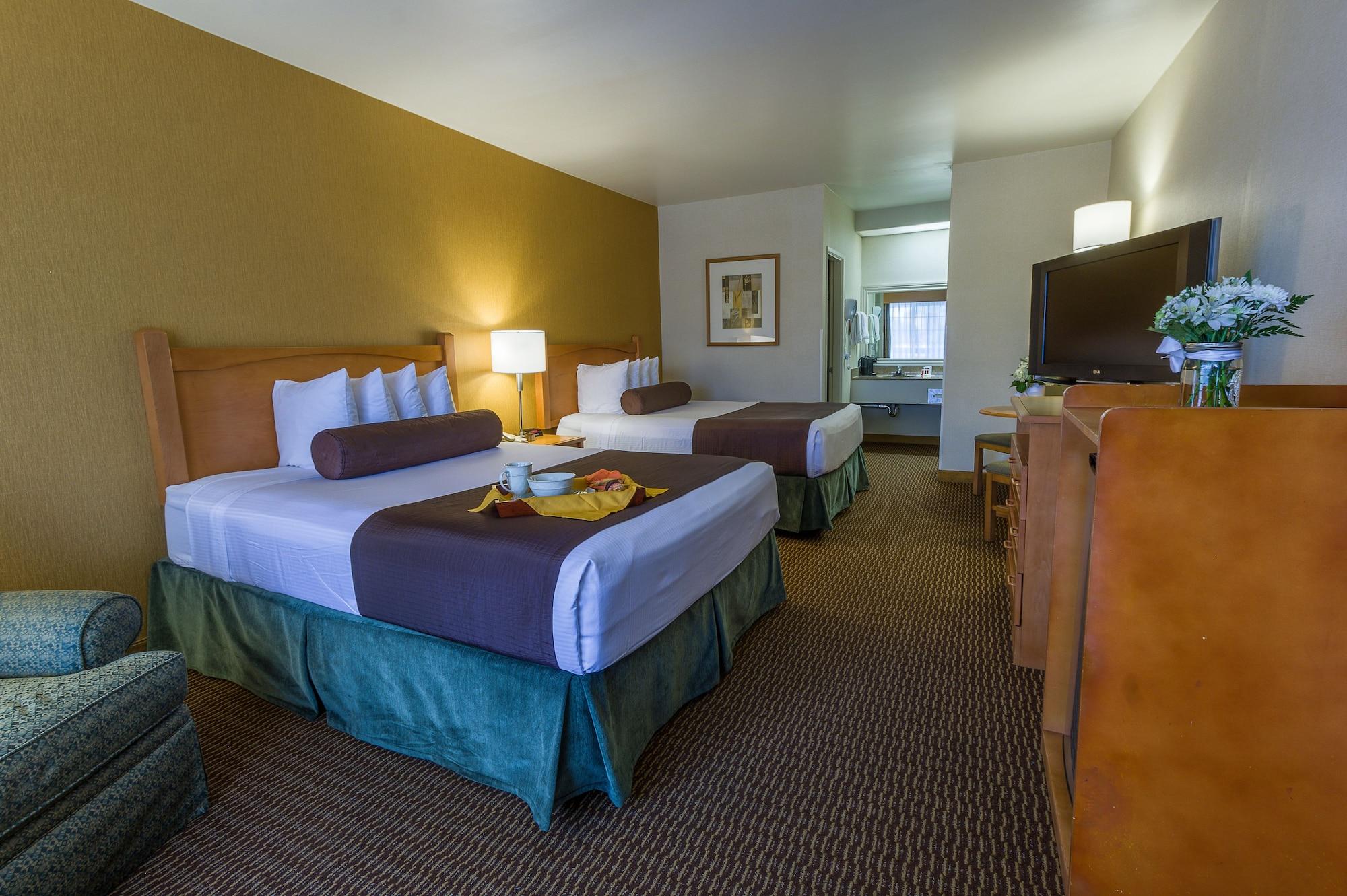 Ramada By Wyndham Costa Mesa/Newport Beach Exterior photo