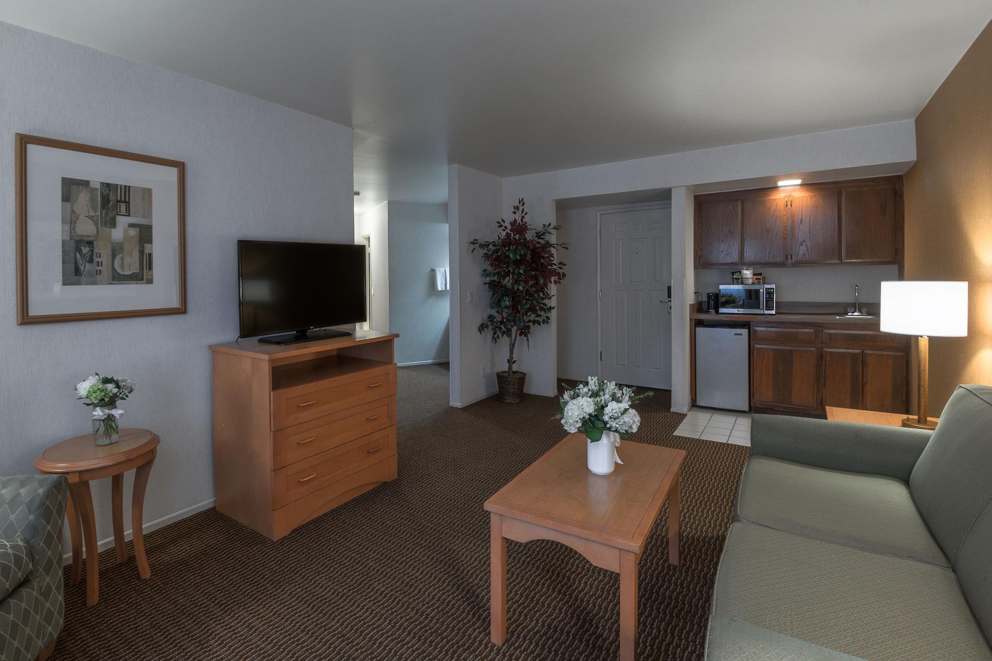 Ramada By Wyndham Costa Mesa/Newport Beach Exterior photo