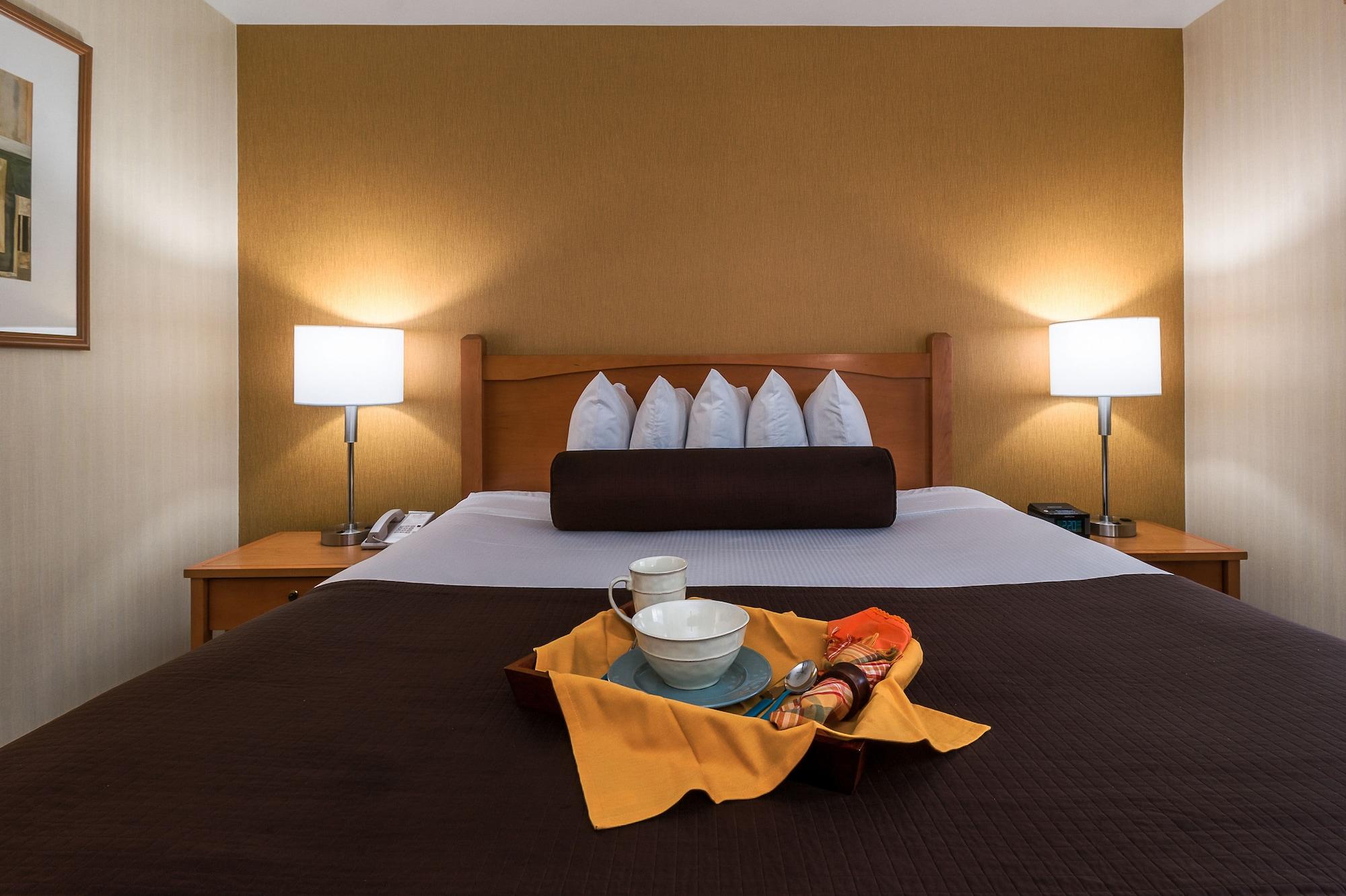 Ramada By Wyndham Costa Mesa/Newport Beach Exterior photo