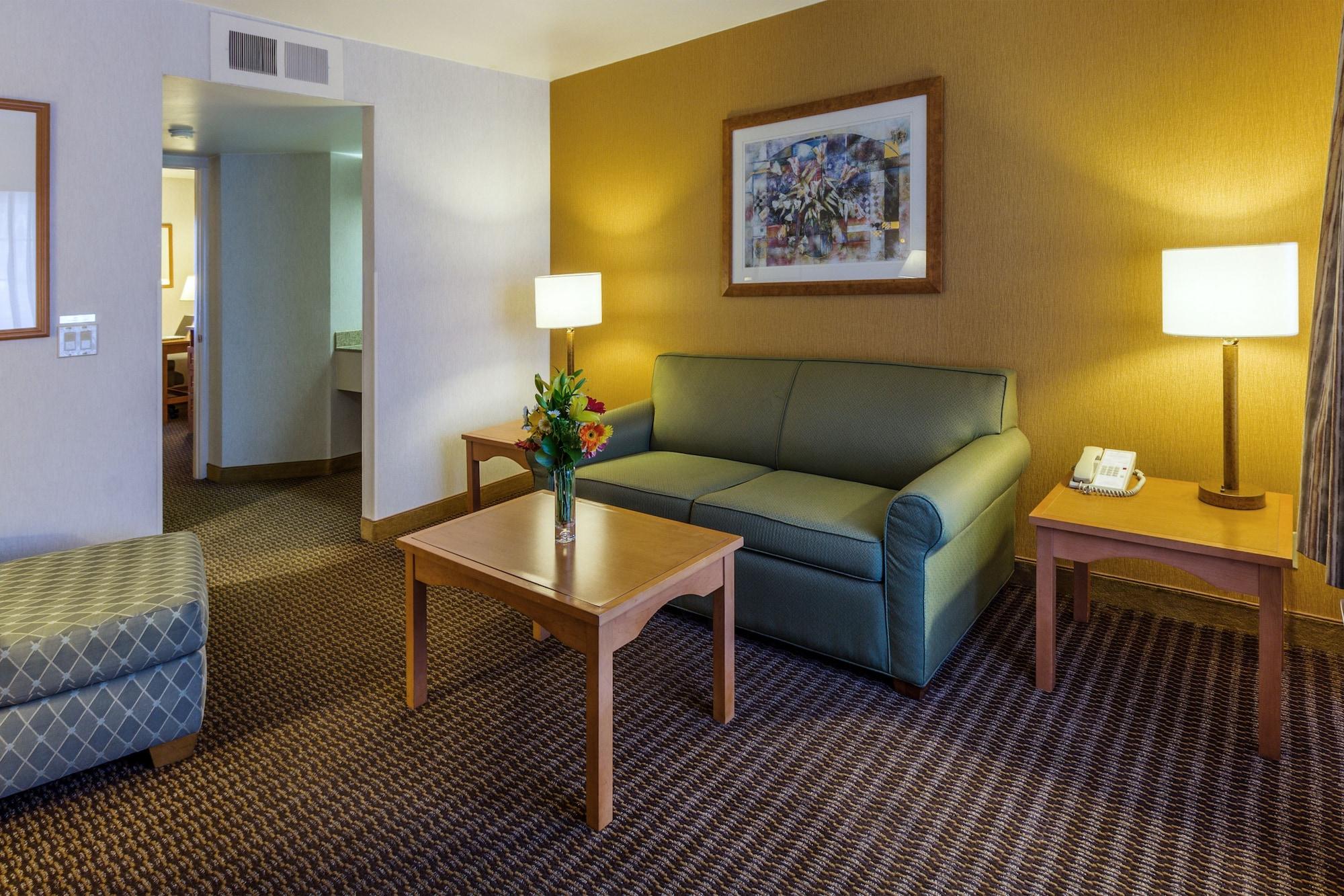 Ramada By Wyndham Costa Mesa/Newport Beach Exterior photo