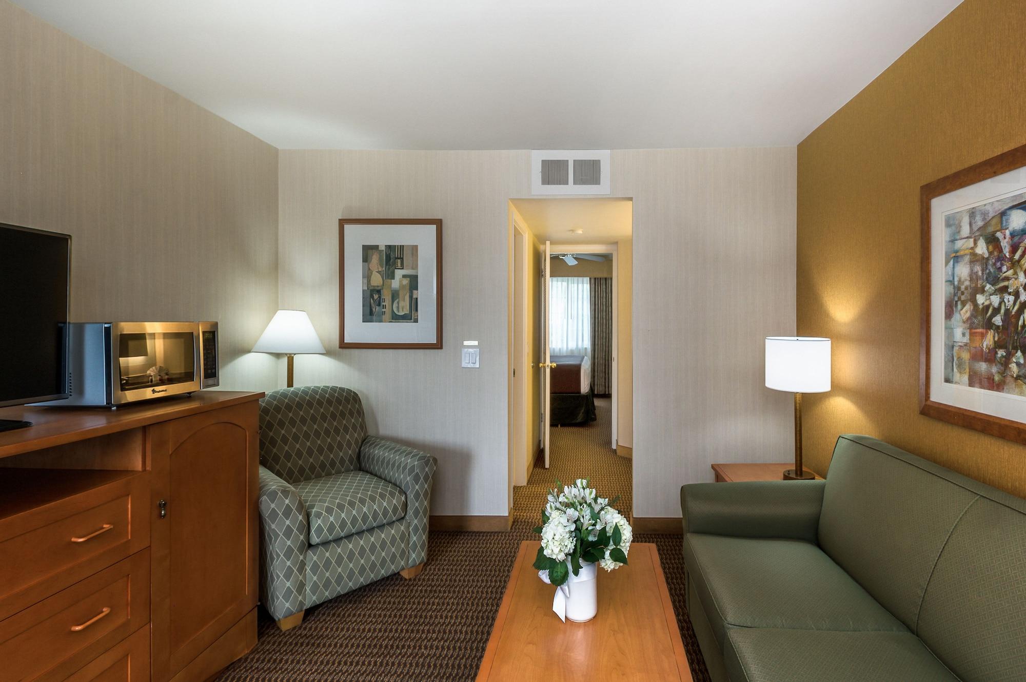 Ramada By Wyndham Costa Mesa/Newport Beach Exterior photo